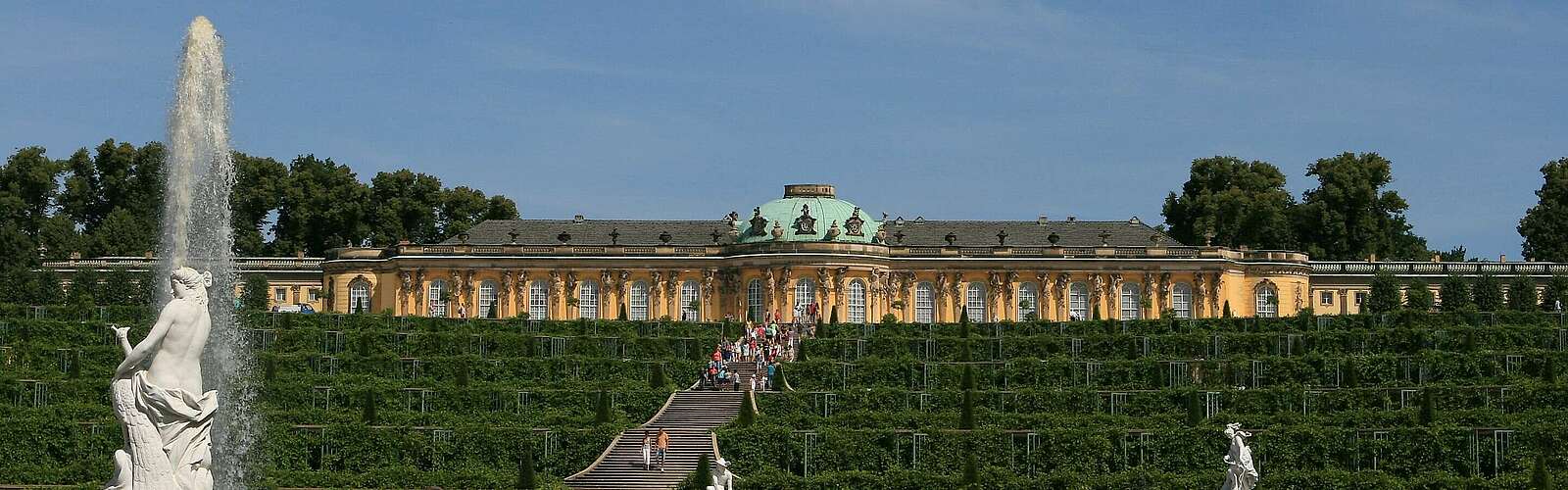 Schloss Sanssouci mit Weinbergterrassen