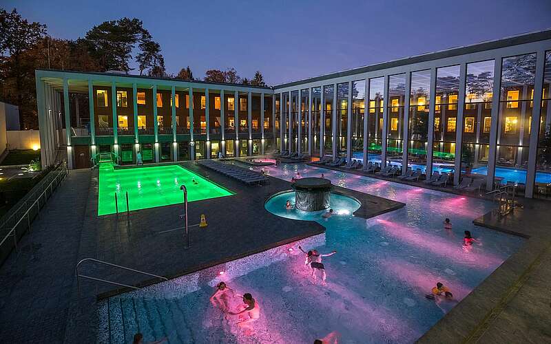 SaarowTherme am Abend